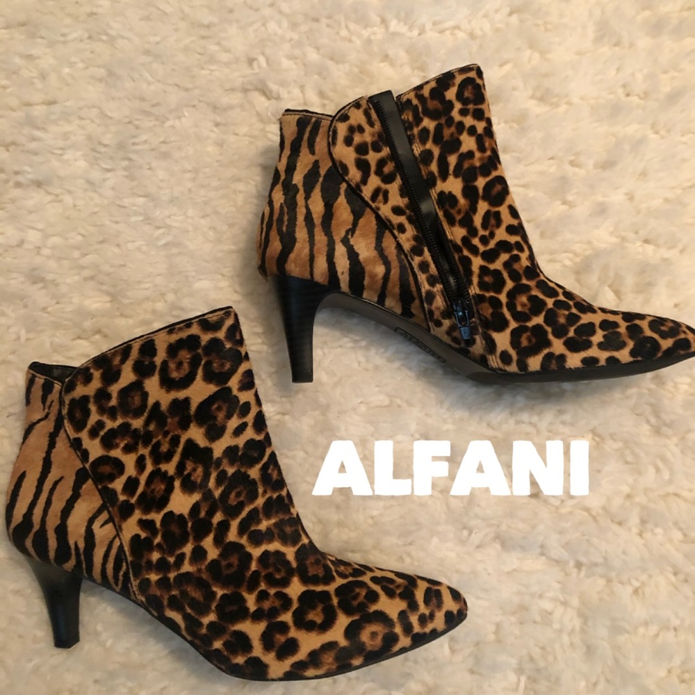 Alfani brand new in box leopard zip up bootie.
